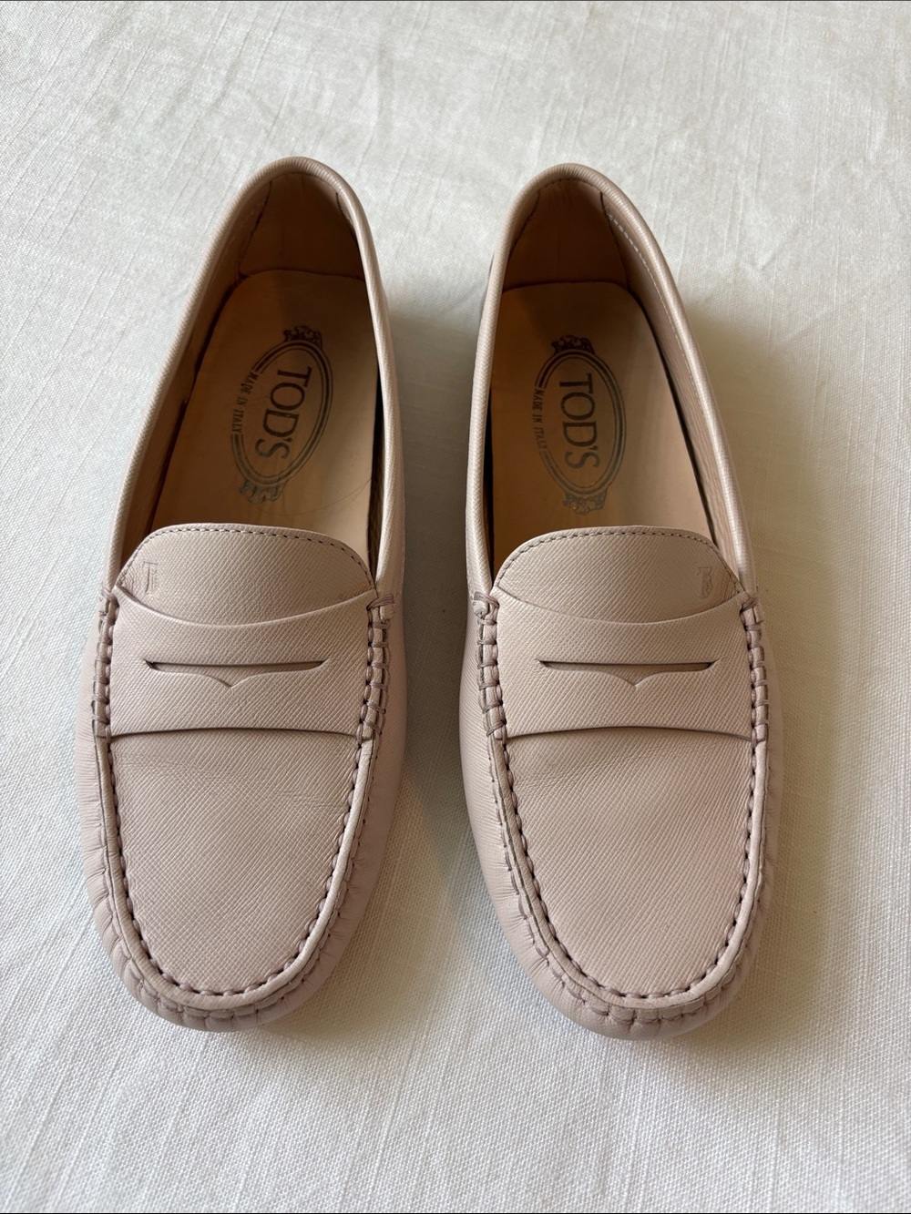 Tod's Women’s Gommino Leather Loafers in Pale Baby Powder Pink size EU 37 / US 7